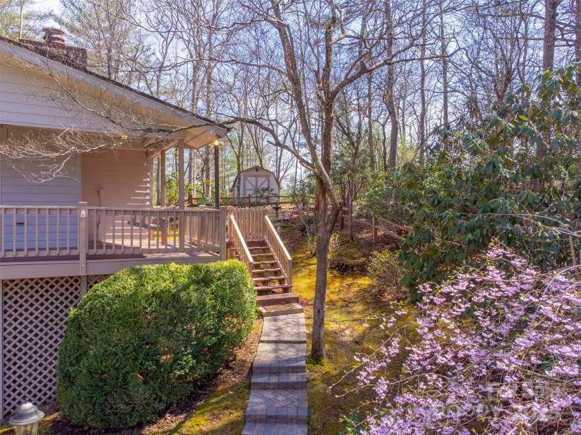 311 Winding Way Drive, Franklin, NC 28734.  MLS# CAR4245475, YatesRealty ID 16369. 