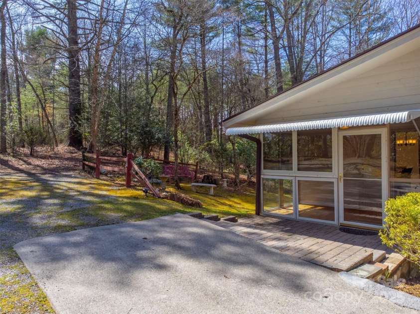 311 Winding Way Drive, Franklin, NC 28734.  MLS# CAR4245475, YatesRealty ID 16369. 