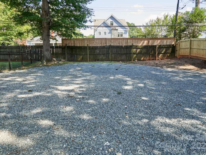 217 Circle Avenue, Charlotte, NC 28207.  MLS# CAR4328741, YatesRealty ID 1637. 