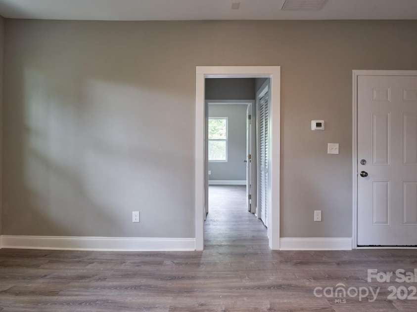 217 Circle Avenue, Charlotte, NC 28207.  MLS# CAR4328741, YatesRealty ID 1637. 