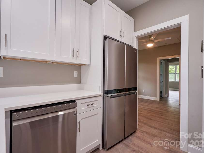 217 Circle Avenue, Charlotte, NC 28207.  MLS# CAR4328741, YatesRealty ID 1637. 