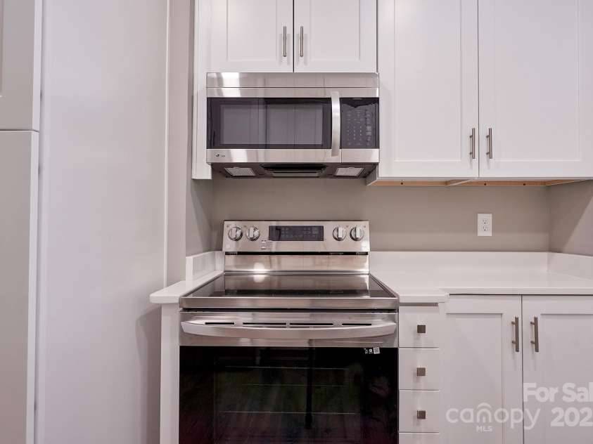 217 Circle Avenue, Charlotte, NC 28207.  MLS# CAR4328741, YatesRealty ID 1637. 