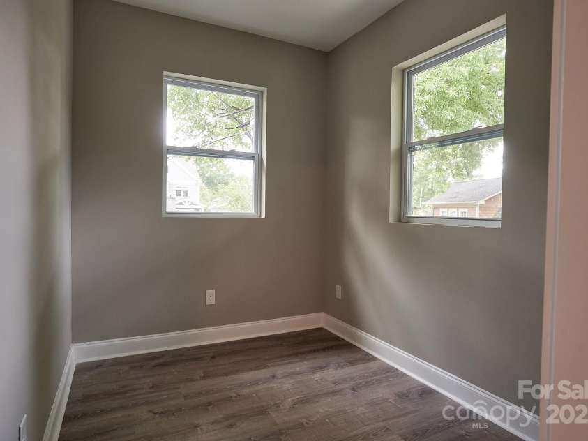 217 Circle Avenue, Charlotte, NC 28207.  MLS# CAR4328741, YatesRealty ID 1637. 