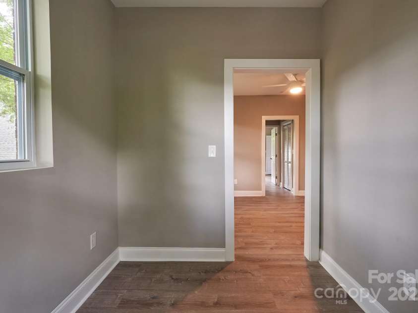 217 Circle Avenue, Charlotte, NC 28207.  MLS# CAR4328741, YatesRealty ID 1637. 