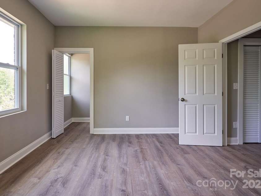 217 Circle Avenue, Charlotte, NC 28207.  MLS# CAR4328741, YatesRealty ID 1637. 