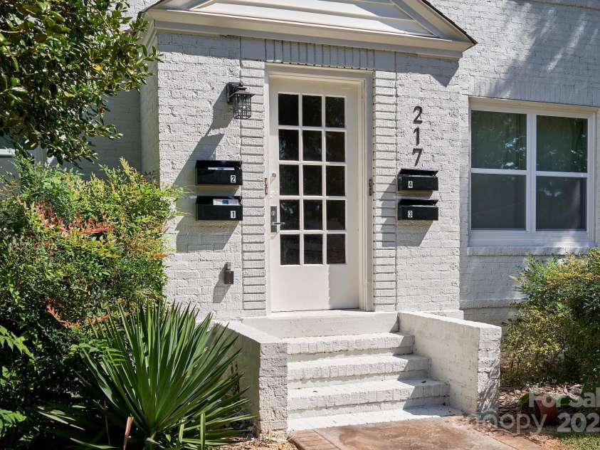 217 Circle Avenue, Charlotte, NC 28207.  MLS# CAR4328741, YatesRealty ID 1637. Incredible investment opportunity with this totally renovated 4 plex. 