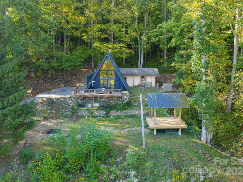 360 Banjo Branch Road, Burnsville, NC 28714.  MLS# CAR4310323, YatesRealty ID 1637. 