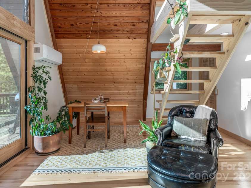 360 Banjo Branch Road, Burnsville, NC 28714.  MLS# CAR4310323, YatesRealty ID 1637. 