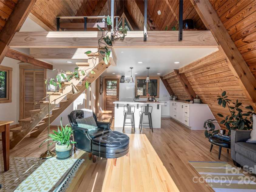 360 Banjo Branch Road, Burnsville, NC 28714.  MLS# CAR4310323, YatesRealty ID 1637. 