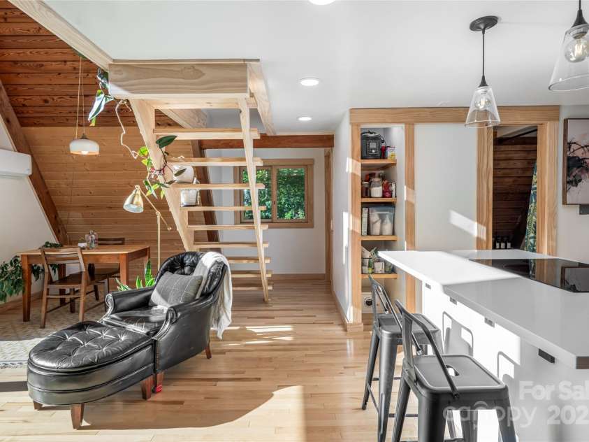 360 Banjo Branch Road, Burnsville, NC 28714.  MLS# CAR4310323, YatesRealty ID 1637. 