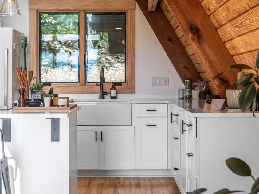 360 Banjo Branch Road, Burnsville, NC 28714.  MLS# CAR4310323, YatesRealty ID 1637. 