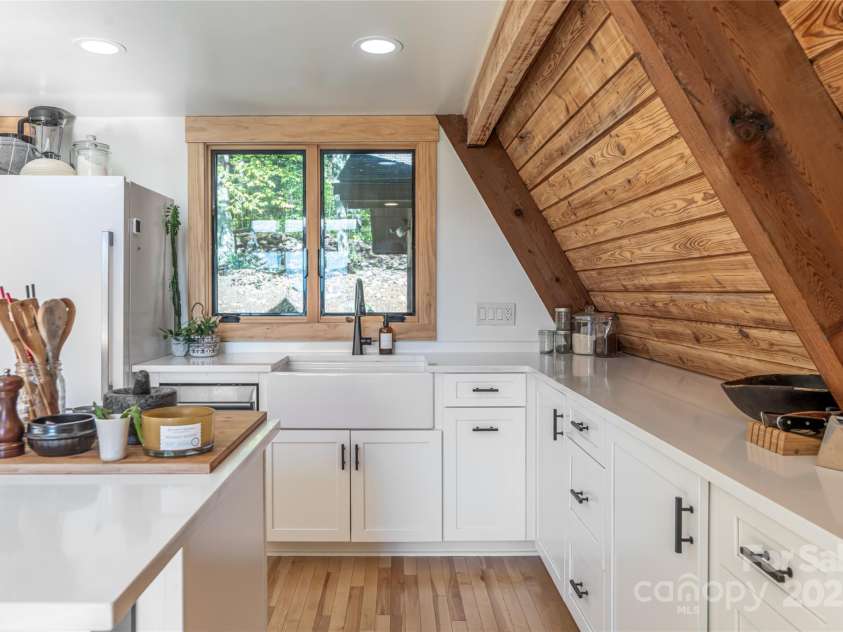 360 Banjo Branch Road, Burnsville, NC 28714.  MLS# CAR4310323, YatesRealty ID 1637. 