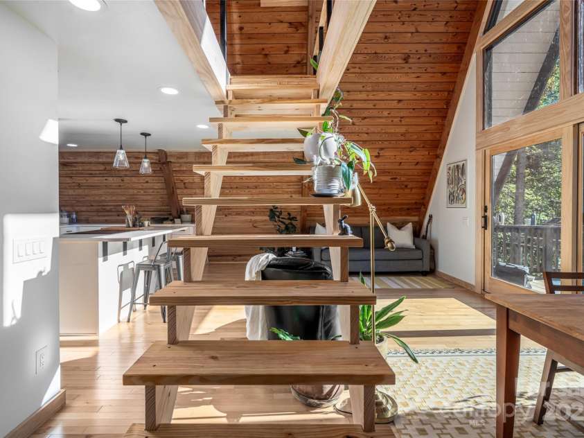 360 Banjo Branch Road, Burnsville, NC 28714.  MLS# CAR4310323, YatesRealty ID 1637. 