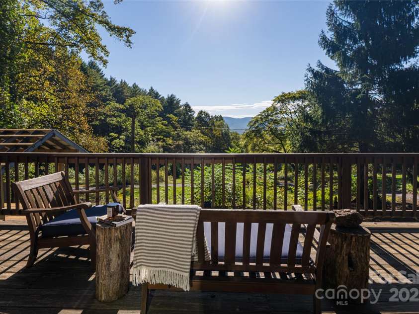 360 Banjo Branch Road, Burnsville, NC 28714.  MLS# CAR4310323, YatesRealty ID 1637. 