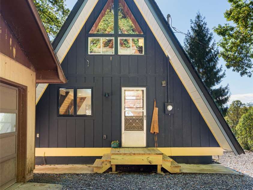 360 Banjo Branch Road, Burnsville, NC 28714.  MLS# CAR4310323, YatesRealty ID 1637. 