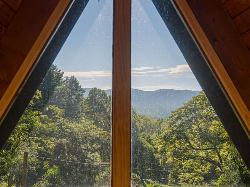 360 Banjo Branch Road, Burnsville, NC 28714.  MLS# CAR4310323, YatesRealty ID 1637. Mountain Views