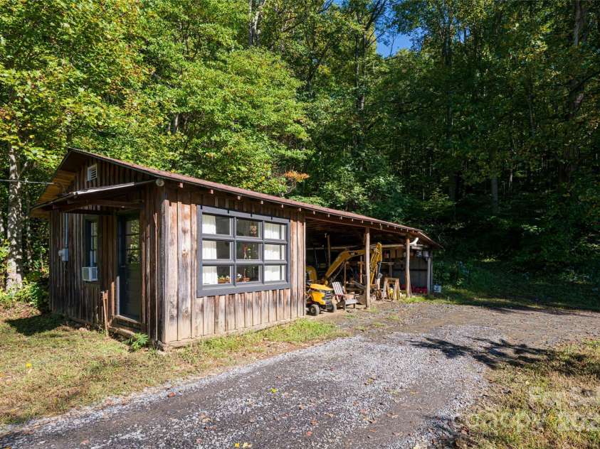 360 Banjo Branch Road, Burnsville, NC 28714.  MLS# CAR4310323, YatesRealty ID 1637. The studio is attached to the tractor barn with additional storage. 