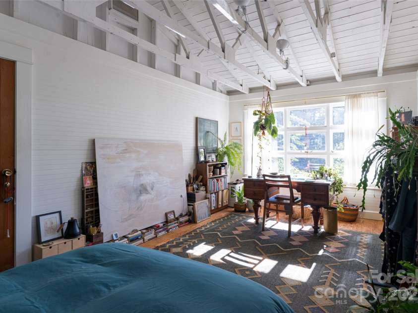 360 Banjo Branch Road, Burnsville, NC 28714.  MLS# CAR4310323, YatesRealty ID 1637. The un-heated studio space with large windows 