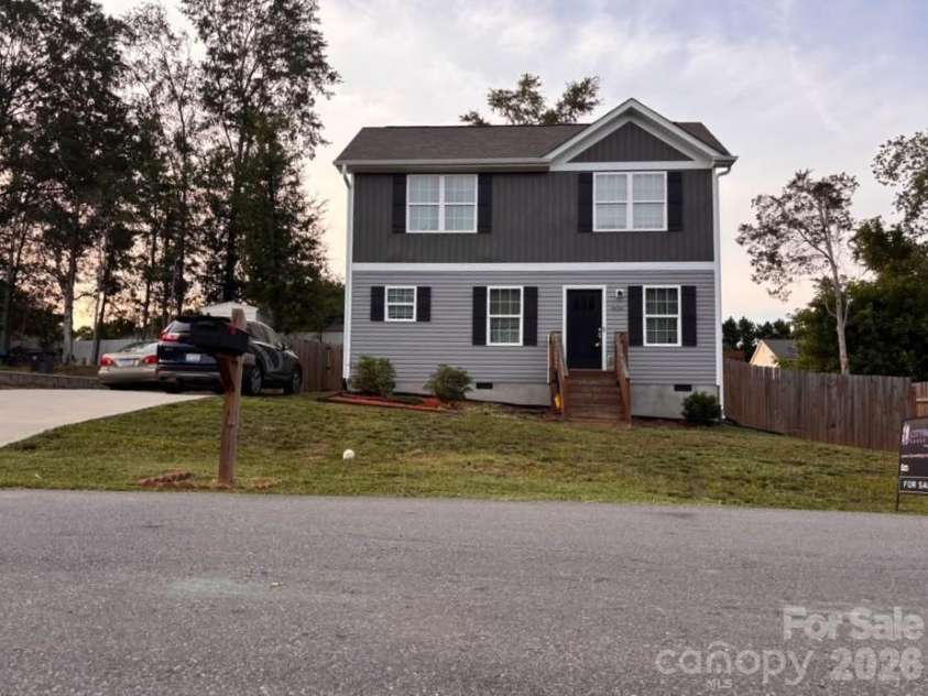 606 Carpenter Street, Dallas, NC 28034.  MLS# CAR4398232, YatesRealty ID 1637. 