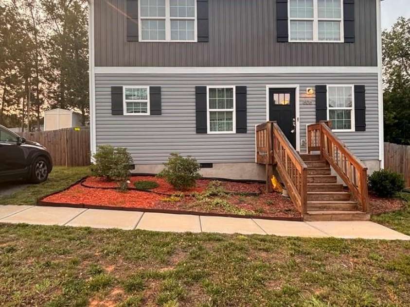 606 Carpenter Street, Dallas, NC 28034.  MLS# CAR4398232, YatesRealty ID 1637. 