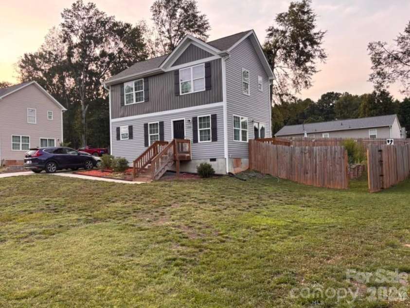 606 Carpenter Street, Dallas, NC 28034.  MLS# CAR4398232, YatesRealty ID 1637. 