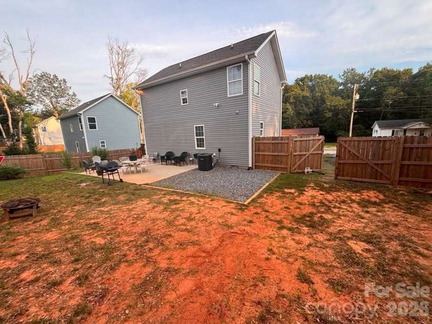 606 Carpenter Street, Dallas, NC 28034.  MLS# CAR4398232, YatesRealty ID 1637. 
