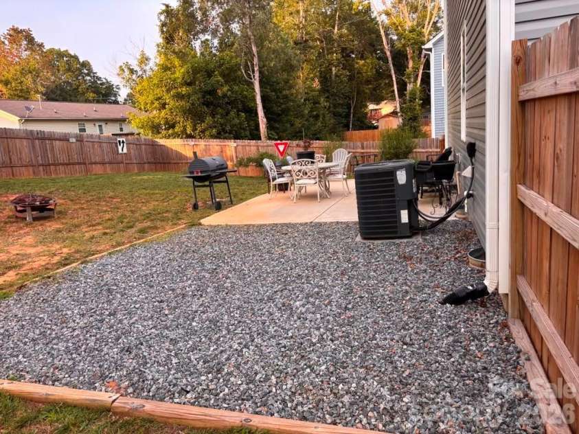 606 Carpenter Street, Dallas, NC 28034.  MLS# CAR4398232, YatesRealty ID 1637. 