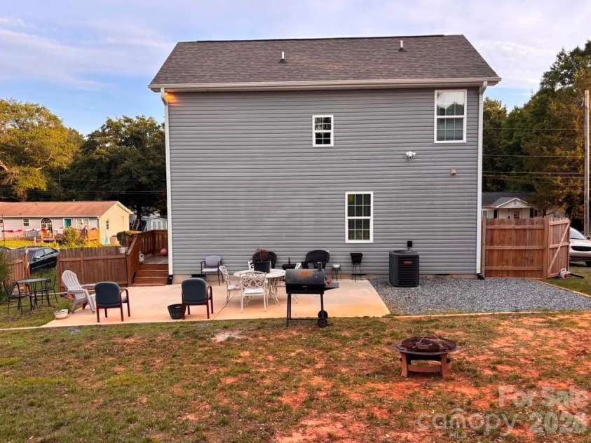 606 Carpenter Street, Dallas, NC 28034.  MLS# CAR4398232, YatesRealty ID 1637. 