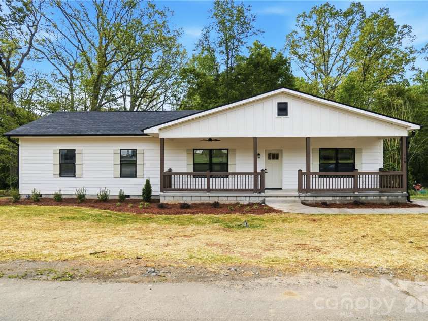 119 Ridge Road, Fort Mill, SC 29715.  MLS# CAR4365794, YatesRealty ID 16370. 
