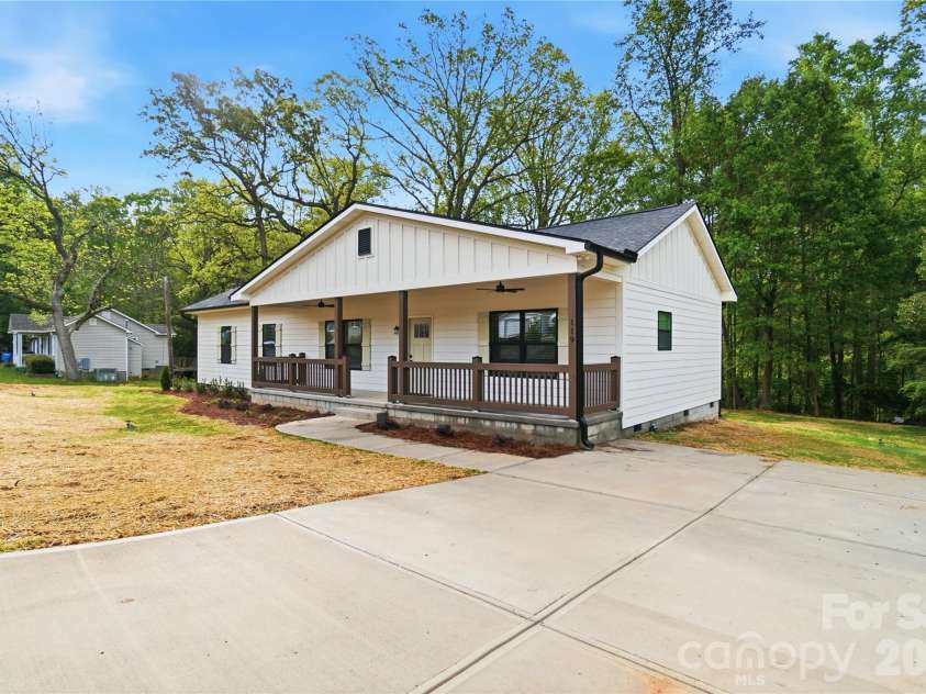 119 Ridge Road, Fort Mill, SC 29715.  MLS# CAR4365794, YatesRealty ID 16370. 