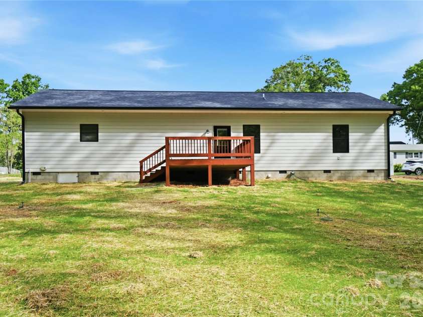 119 Ridge Road, Fort Mill, SC 29715.  MLS# CAR4365794, YatesRealty ID 16370. 