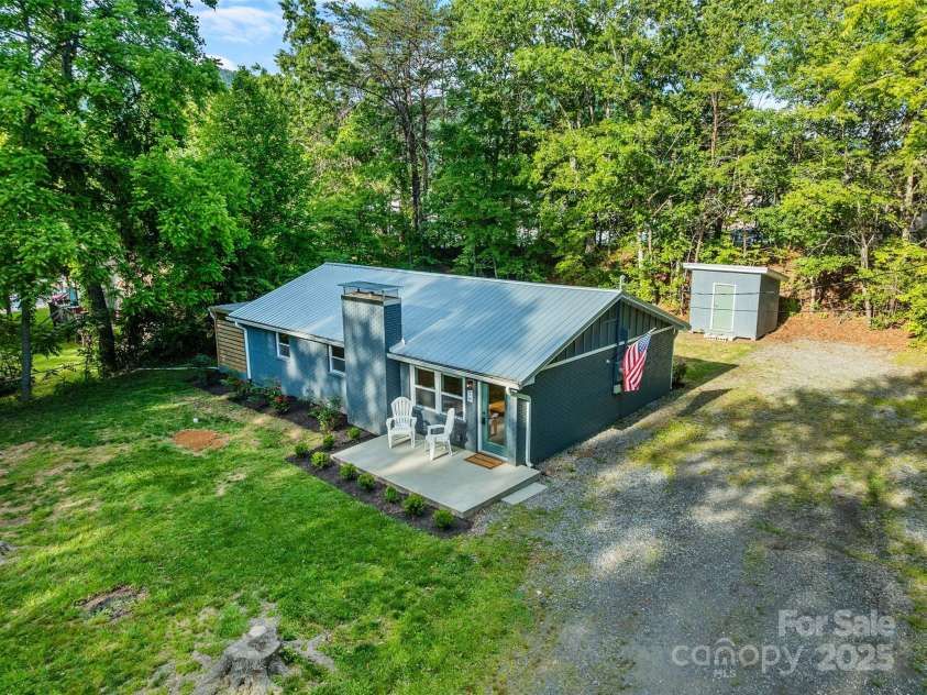 28 Reynolds School Road, Asheville, NC 28803.  MLS# CAR4265168, YatesRealty ID 16370. 