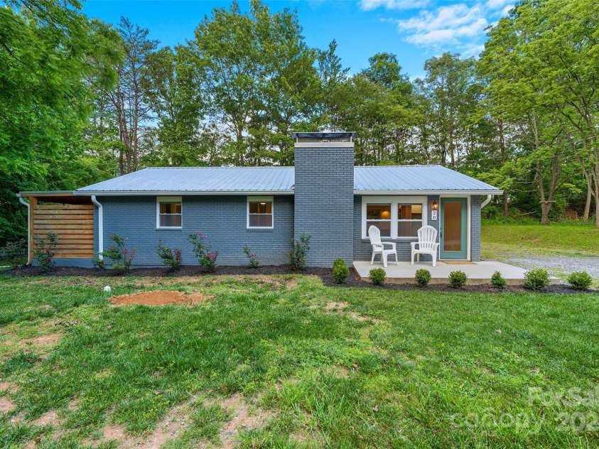28 Reynolds School Road, Asheville, NC 28803.  MLS# CAR4265168, YatesRealty ID 16370. 