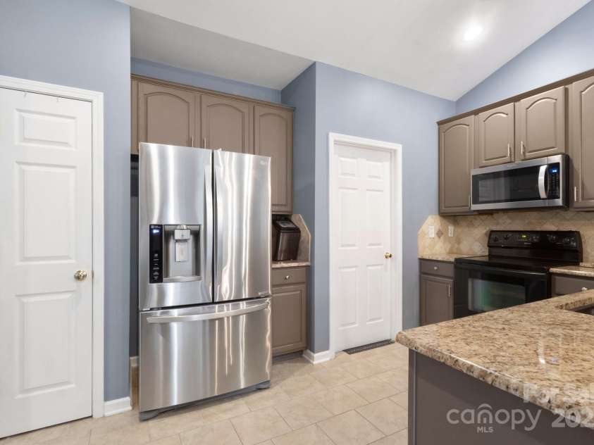 3820 Leela Palace Way, Fort Mill, SC 29708.  MLS# CAR4256730, YatesRealty ID 16371. 