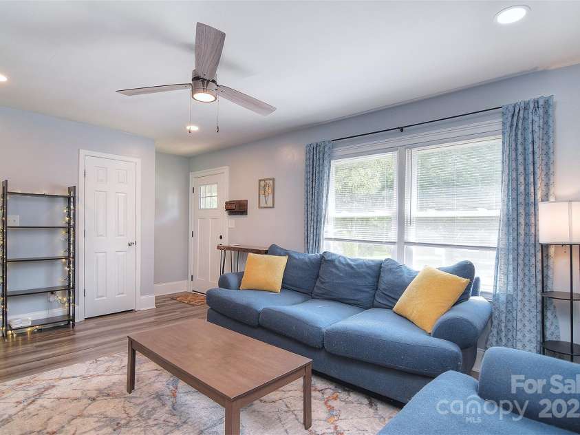 3623 Braden Drive, Charlotte, NC 28216.  MLS# CAR4258906, YatesRealty ID 16372. 