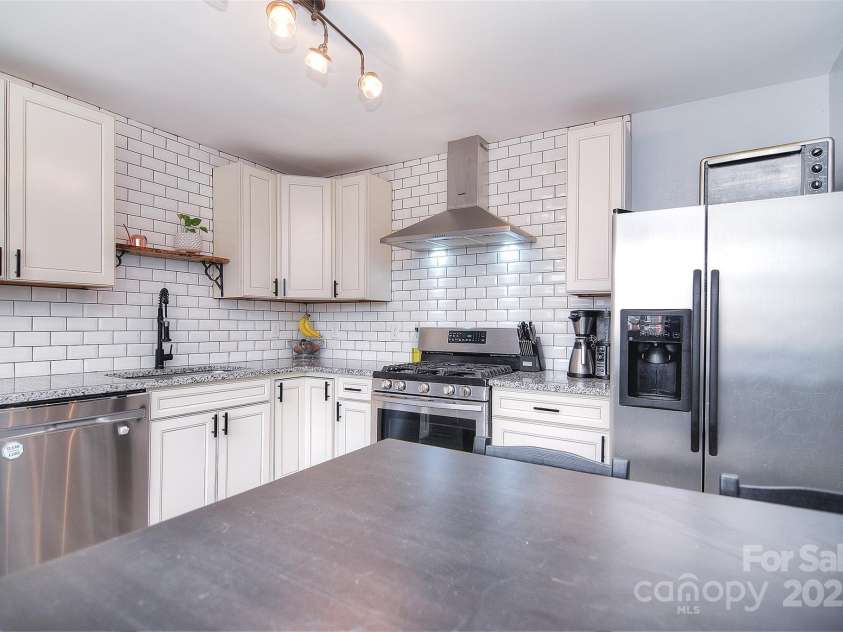 3623 Braden Drive, Charlotte, NC 28216.  MLS# CAR4258906, YatesRealty ID 16372. 