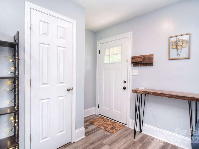 3623 Braden Drive, Charlotte, NC 28216.  MLS# CAR4258906, YatesRealty ID 16372. 