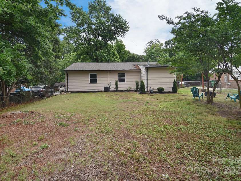 3623 Braden Drive, Charlotte, NC 28216.  MLS# CAR4258906, YatesRealty ID 16372. 