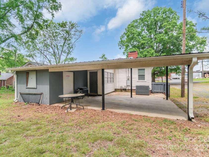 1116 Montgomery Avenue, Albemarle, NC 28001.  MLS# CAR4244743, YatesRealty ID 16374. 