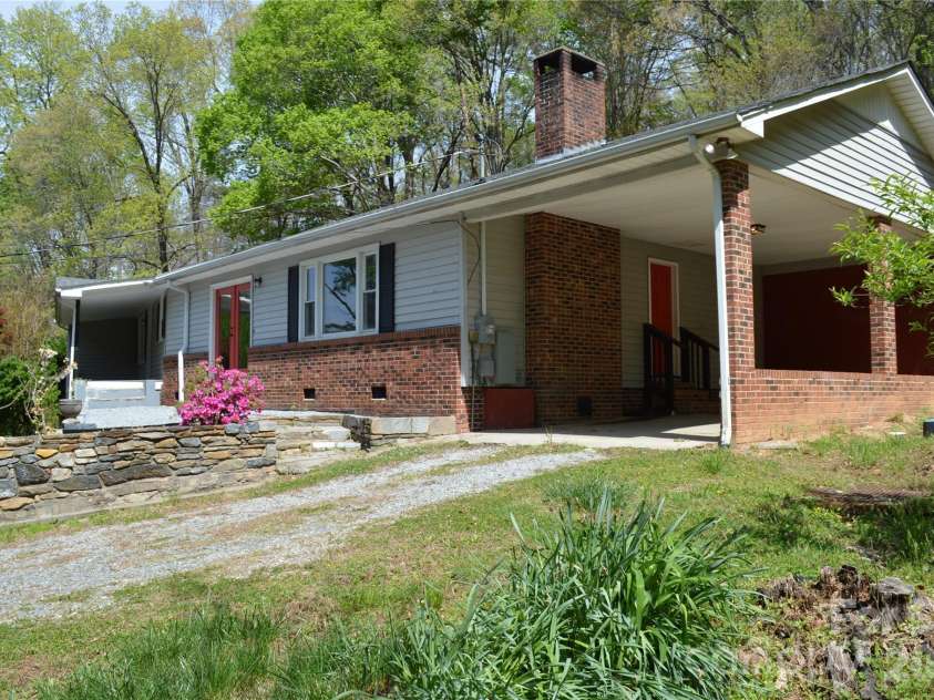 191 Flat Rock Hill Road, Tryon, NC 28782.  MLS# CAR4374519, YatesRealty ID 16376. 