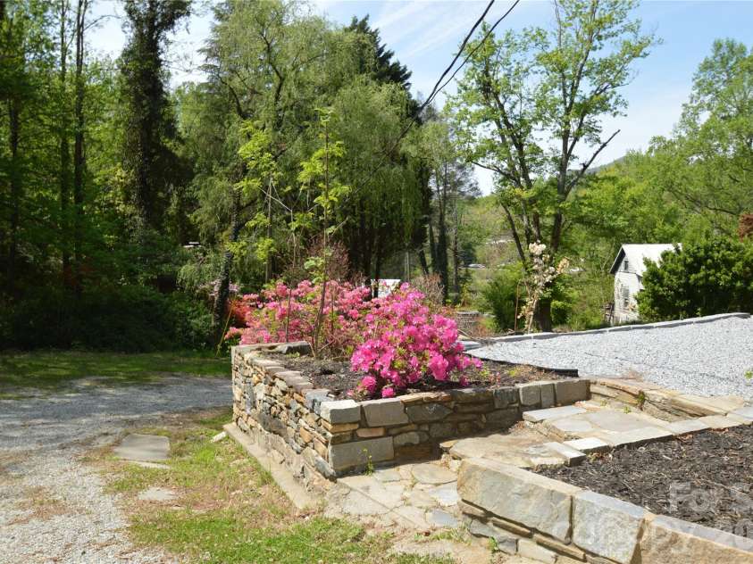 191 Flat Rock Hill Road, Tryon, NC 28782.  MLS# CAR4374519, YatesRealty ID 16376. 