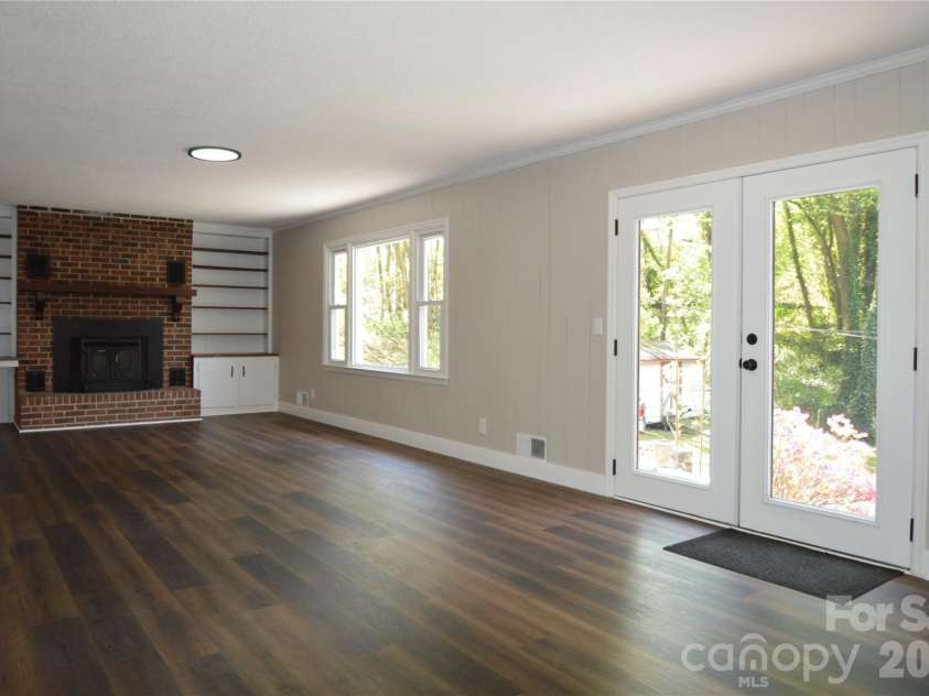 191 Flat Rock Hill Road, Tryon, NC 28782.  MLS# CAR4374519, YatesRealty ID 16376. 