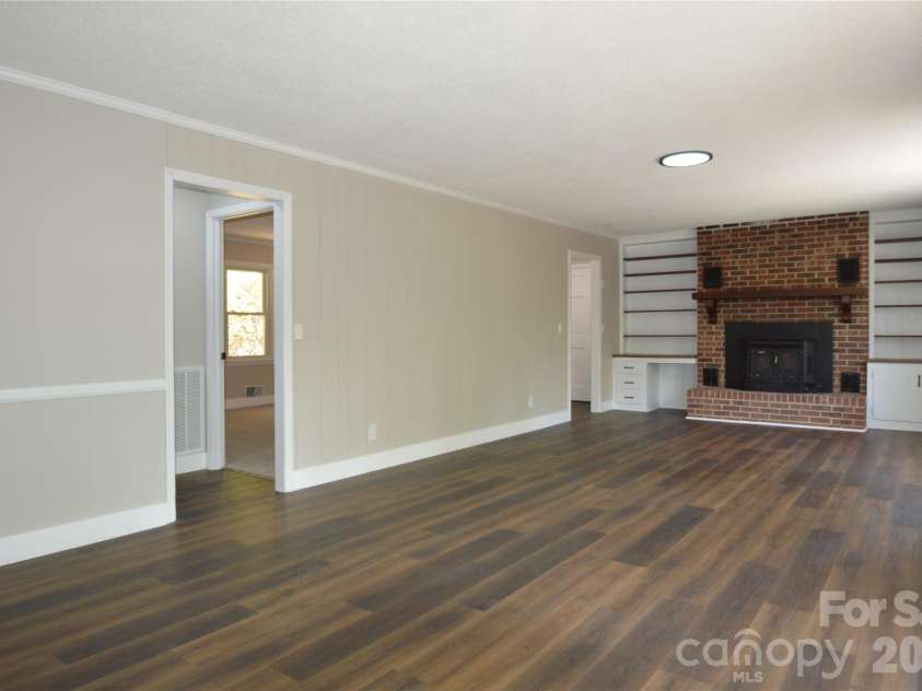 191 Flat Rock Hill Road, Tryon, NC 28782.  MLS# CAR4374519, YatesRealty ID 16376. 