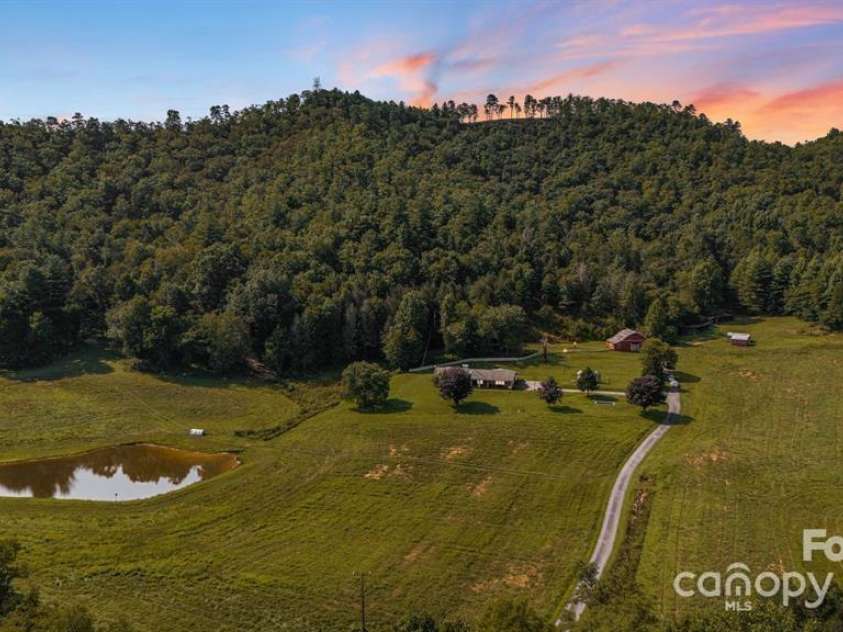 71 Happy Valley Drive, Mills River, NC 28759.  MLS# CAR4254719, YatesRealty ID 16377. 