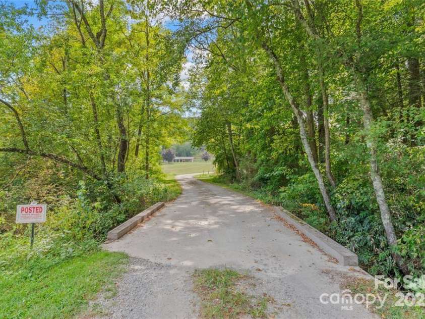 71 Happy Valley Drive, Mills River, NC 28759.  MLS# CAR4254719, YatesRealty ID 16377. 