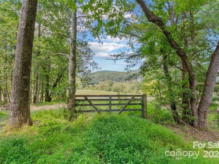 71 Happy Valley Drive, Mills River, NC 28759.  MLS# CAR4254719, YatesRealty ID 16377. 