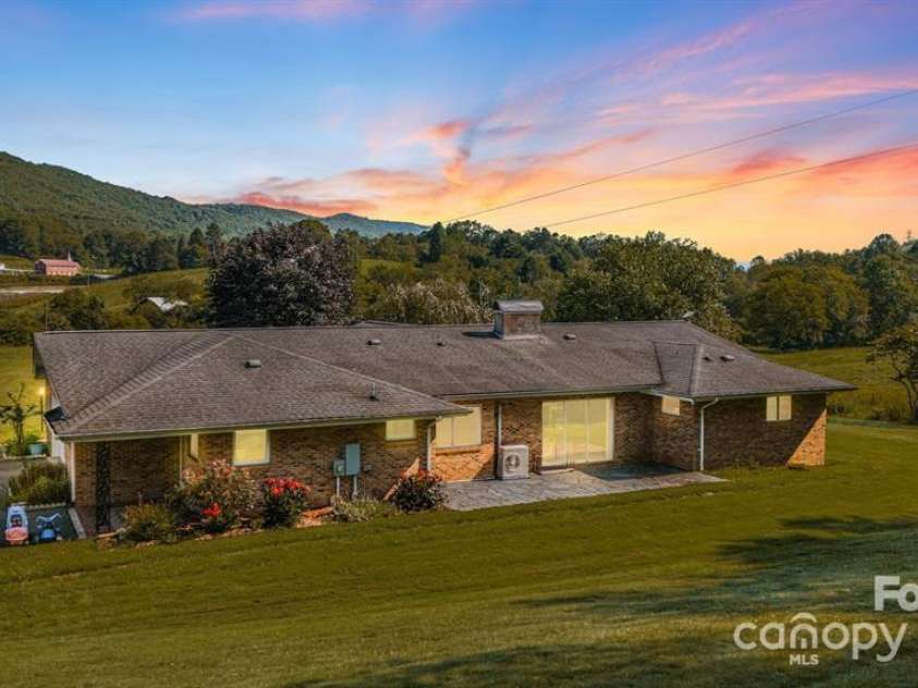 71 Happy Valley Drive, Mills River, NC 28759.  MLS# CAR4254719, YatesRealty ID 16377. 