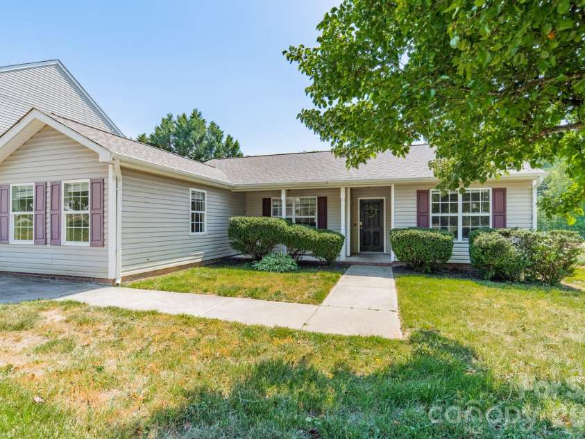 134 Chere Helen Drive, Mooresville, NC 28115.  MLS# CAR4373841, YatesRealty ID 16378. 