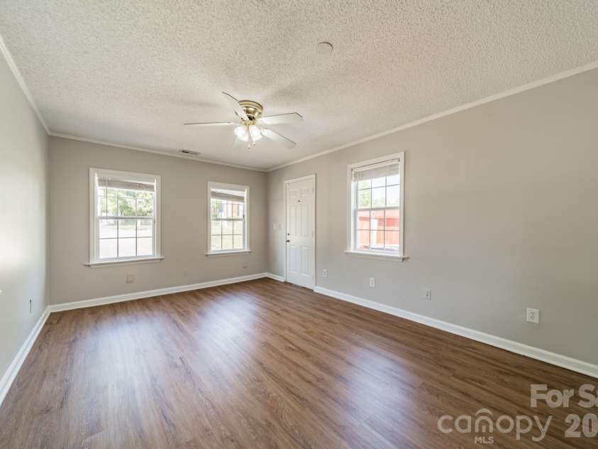 134 Chere Helen Drive, Mooresville, NC 28115.  MLS# CAR4373841, YatesRealty ID 16378. 