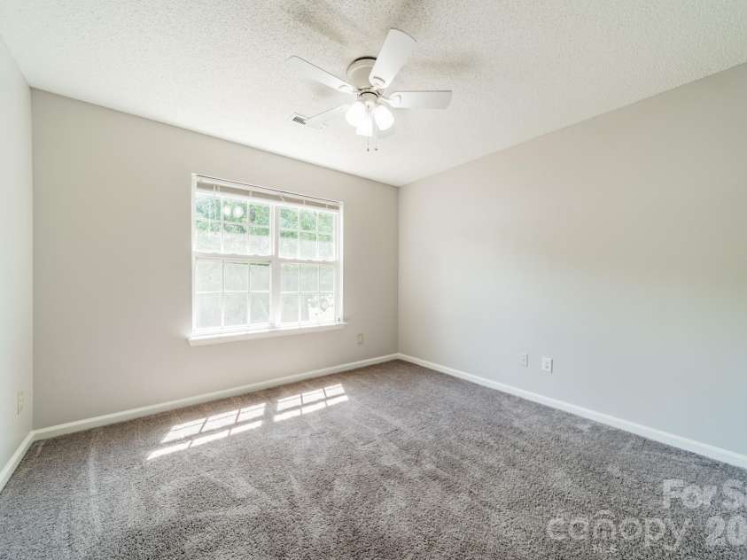134 Chere Helen Drive, Mooresville, NC 28115.  MLS# CAR4373841, YatesRealty ID 16378. 